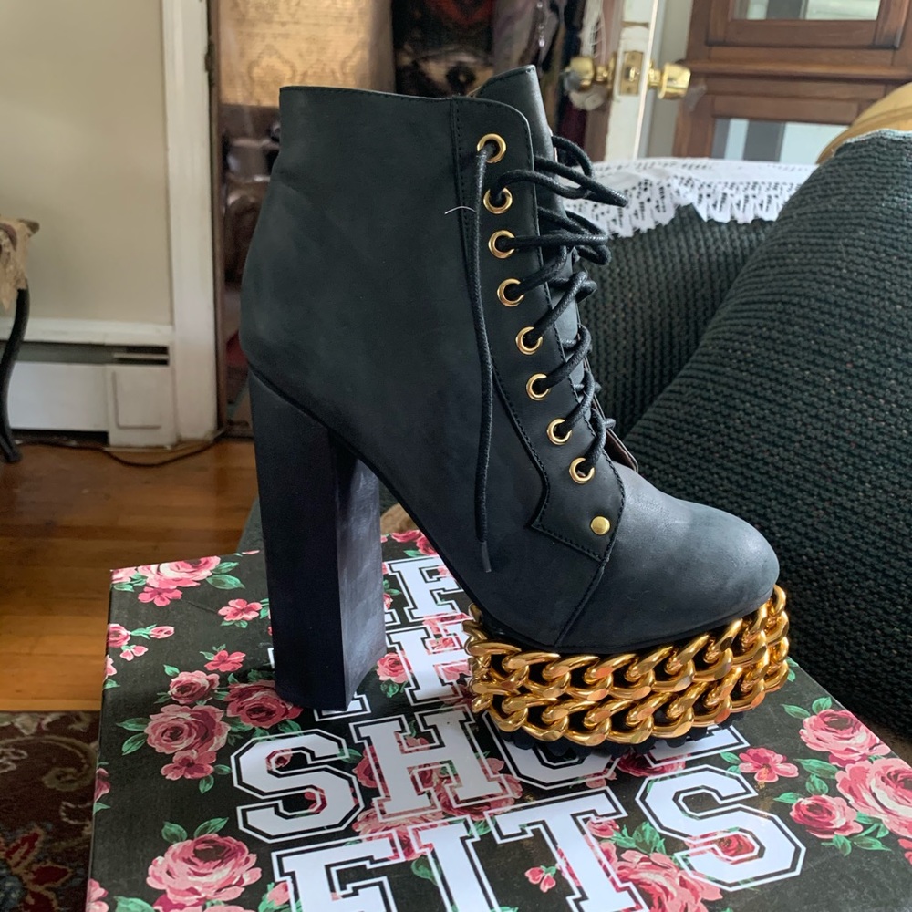 Women’s boots